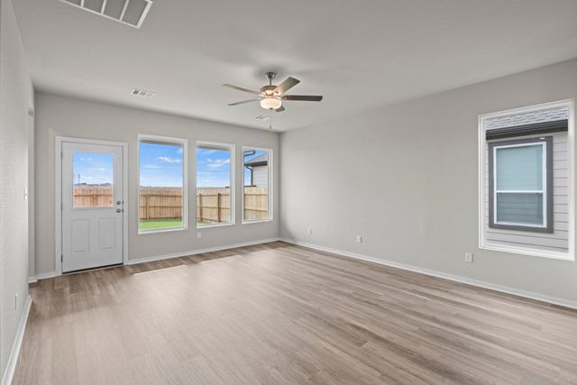 203 Backwood PASS, Taylor, TX 76574