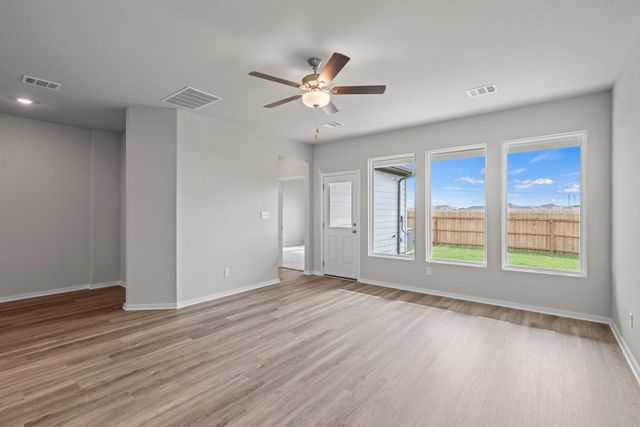 203 Backwood PASS, Taylor, TX 76574