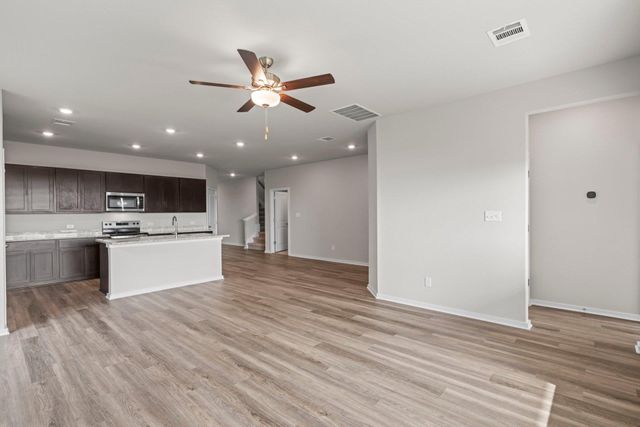 203 Backwood PASS, Taylor, TX 76574