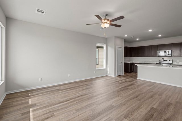 203 Backwood PASS, Taylor, TX 76574