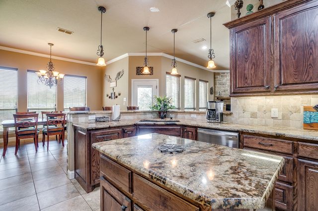 8401 Fullerton Drive, Cleburne, TX 76033
