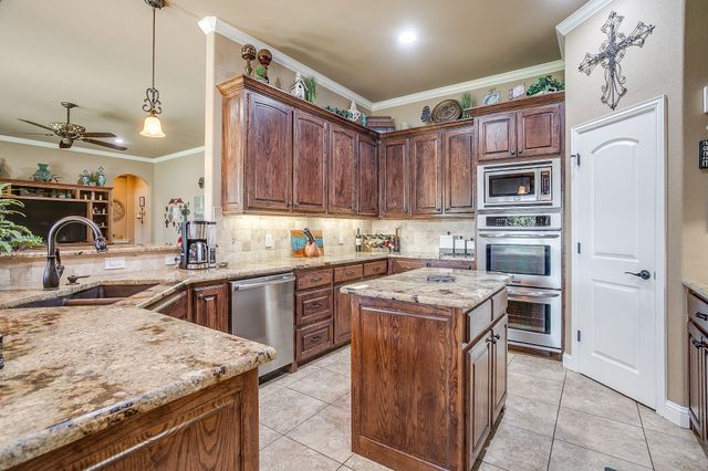 8401 Fullerton Drive, Cleburne, TX 76033