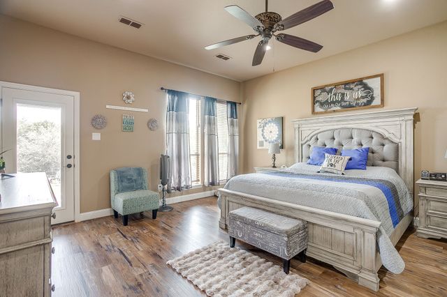 8401 Fullerton Drive, Cleburne, TX 76033