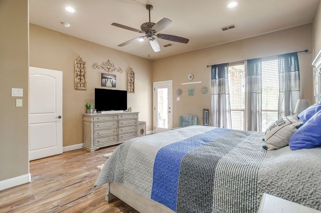 8401 Fullerton Drive, Cleburne, TX 76033