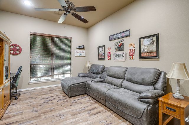 8401 Fullerton Drive, Cleburne, TX 76033