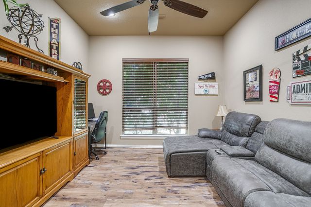 8401 Fullerton Drive, Cleburne, TX 76033