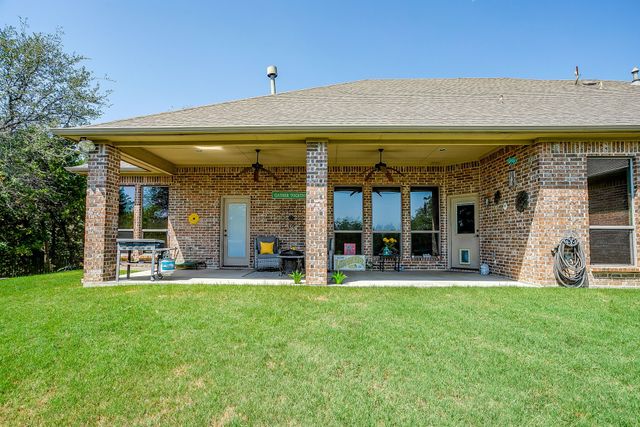 8401 Fullerton Drive, Cleburne, TX 76033