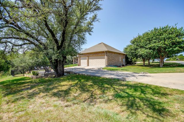 8401 Fullerton Drive, Cleburne, TX 76033