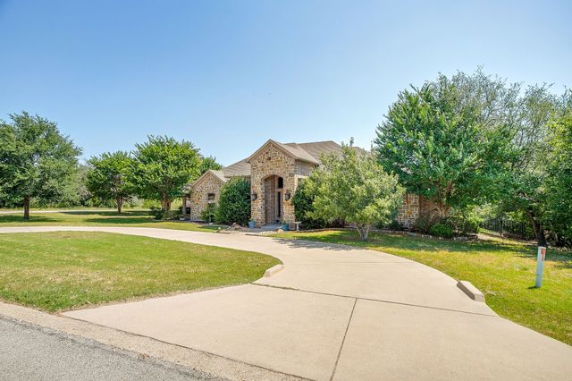 8401 Fullerton Drive, Cleburne, TX 76033