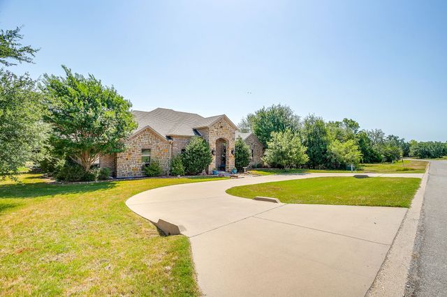 8401 Fullerton Drive, Cleburne, TX 76033