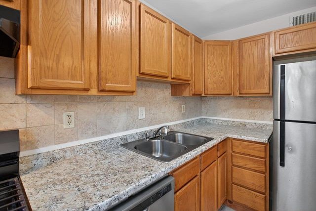 2527 HYDRAULIC RD, Charlottesville, VA 22901