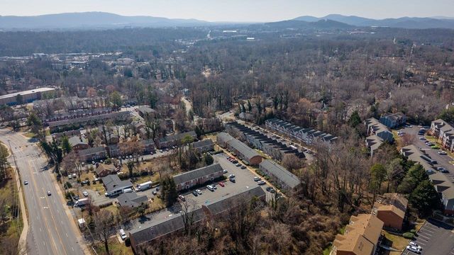 2527 HYDRAULIC RD, Charlottesville, VA 22901