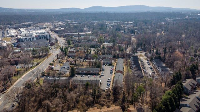 2527 HYDRAULIC RD, Charlottesville, VA 22901