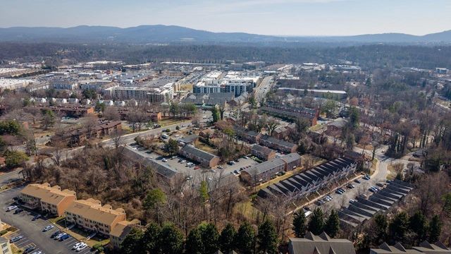 2527 HYDRAULIC RD, Charlottesville, VA 22901