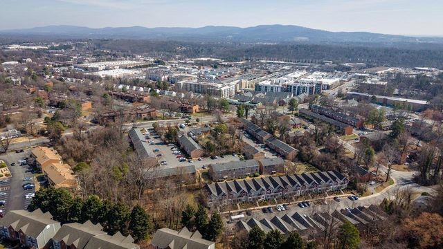 2527 HYDRAULIC RD, Charlottesville, VA 22901