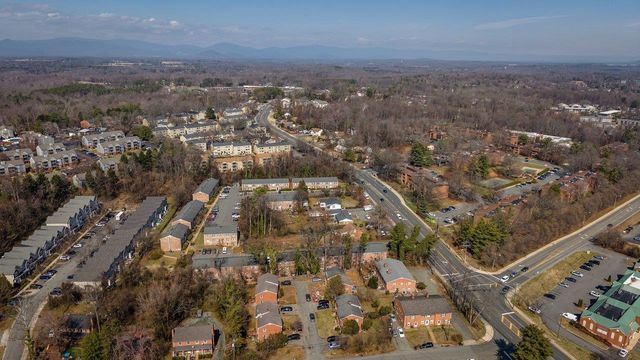 2527 HYDRAULIC RD, Charlottesville, VA 22901