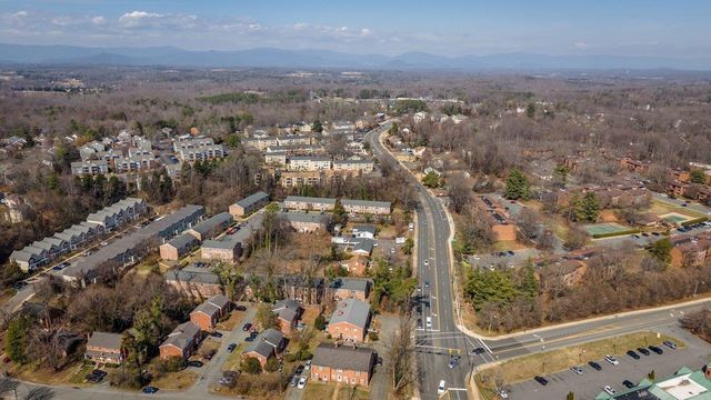 2527 HYDRAULIC RD, Charlottesville, VA 22901