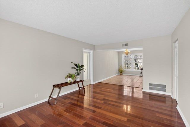 2527 HYDRAULIC RD, Charlottesville, VA 22901