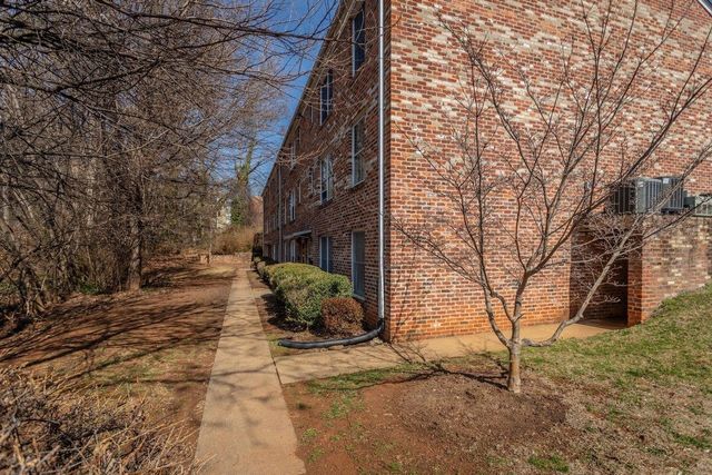 2527 HYDRAULIC RD, Charlottesville, VA 22901