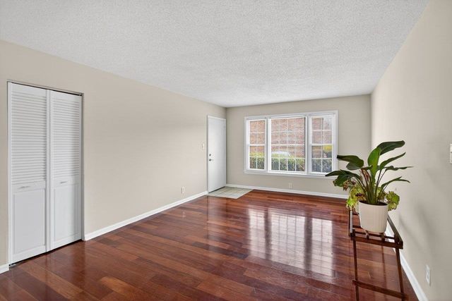 2527 HYDRAULIC RD, Charlottesville, VA 22901