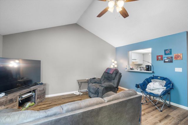 479 FOXFIRE DR, Columbia, MO 65201