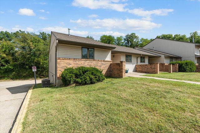 479 FOXFIRE DR, Columbia, MO 65201