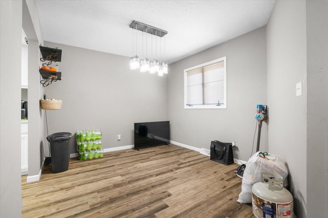 479 FOXFIRE DR, Columbia, MO 65201