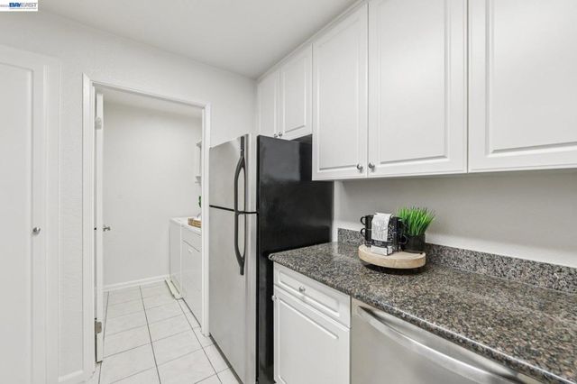 630 Canyon Oaks Drive D, Oakland, CA 94605