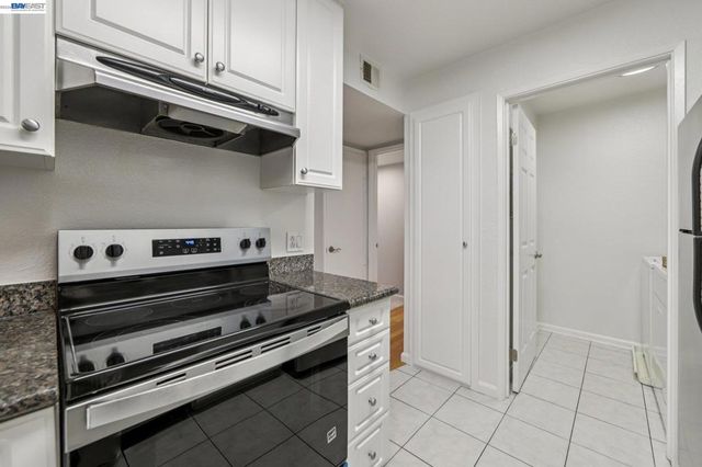 630 Canyon Oaks Drive D, Oakland, CA 94605