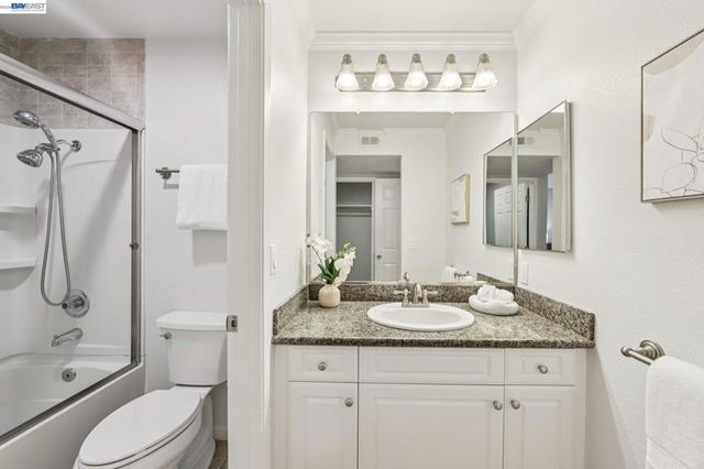 630 Canyon Oaks Drive D, Oakland, CA 94605