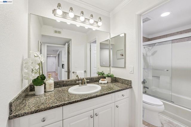 630 Canyon Oaks Drive D, Oakland, CA 94605