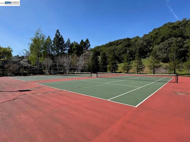 630 Canyon Oaks Drive D, Oakland, CA 94605