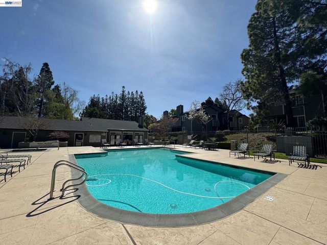 630 Canyon Oaks Drive D, Oakland, CA 94605