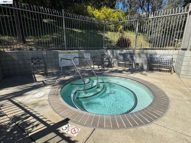 630 Canyon Oaks Drive D, Oakland, CA 94605