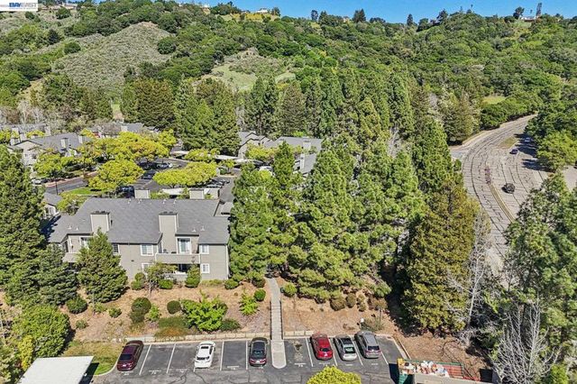 630 Canyon Oaks Drive D, Oakland, CA 94605
