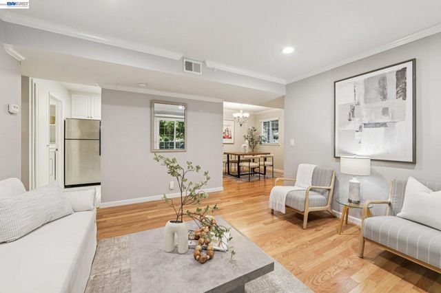 630 Canyon Oaks Drive D, Oakland, CA 94605
