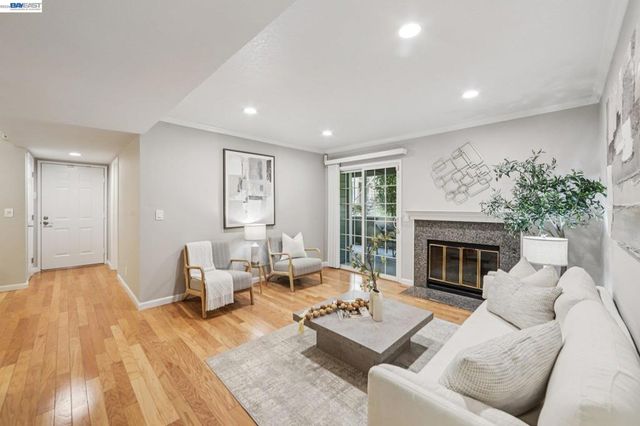 630 Canyon Oaks Drive D, Oakland, CA 94605