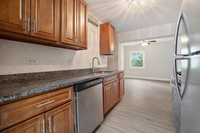 205 Hereford Drive, Steger, IL 60475