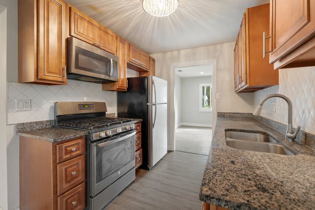 205 Hereford Drive, Steger, IL 60475