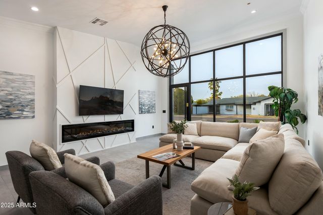 8319 E COLUMBUS Avenue, Scottsdale, AZ 85251