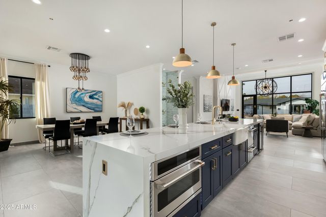 8319 E COLUMBUS Avenue, Scottsdale, AZ 85251