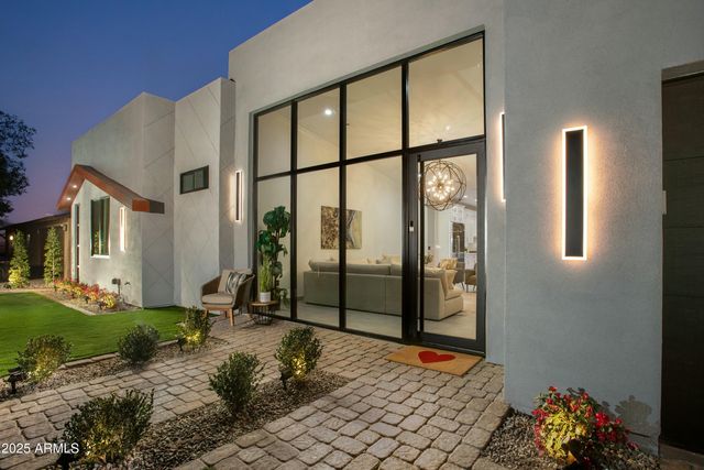 8319 E COLUMBUS Avenue, Scottsdale, AZ 85251