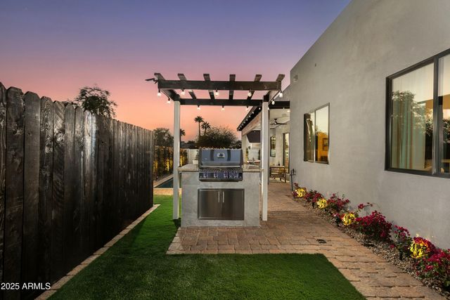 8319 E COLUMBUS Avenue, Scottsdale, AZ 85251