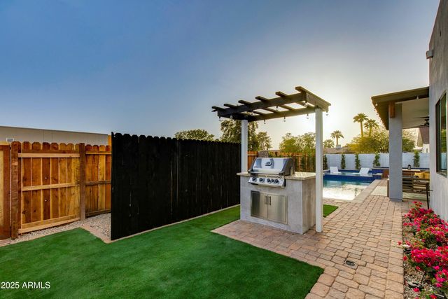 8319 E COLUMBUS Avenue, Scottsdale, AZ 85251