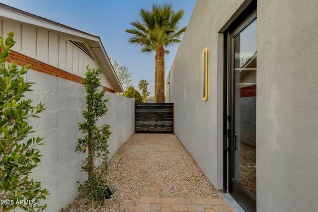 8319 E COLUMBUS Avenue, Scottsdale, AZ 85251
