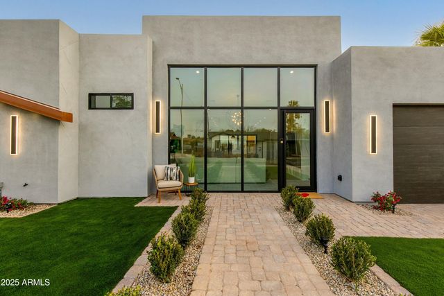 8319 E COLUMBUS Avenue, Scottsdale, AZ 85251