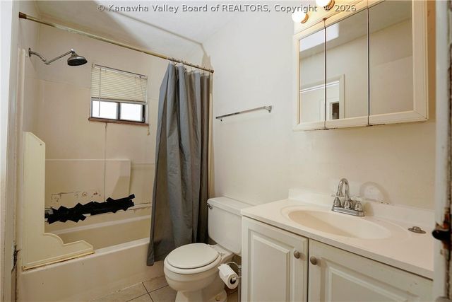 123 Oakwood Road B4, Charleston, WV 25314
