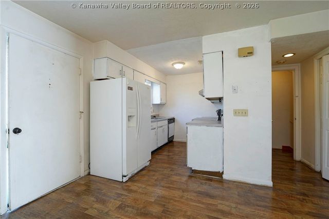 123 Oakwood Road B4, Charleston, WV 25314