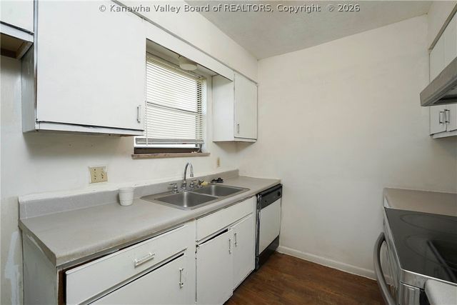 123 Oakwood Road B4, Charleston, WV 25314