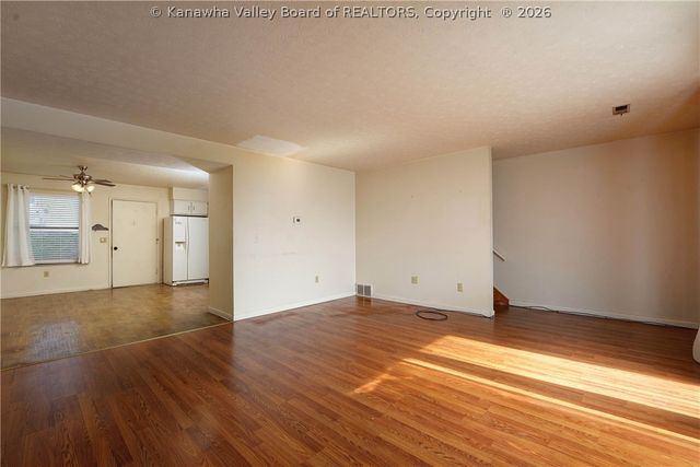 123 Oakwood Road B4, Charleston, WV 25314